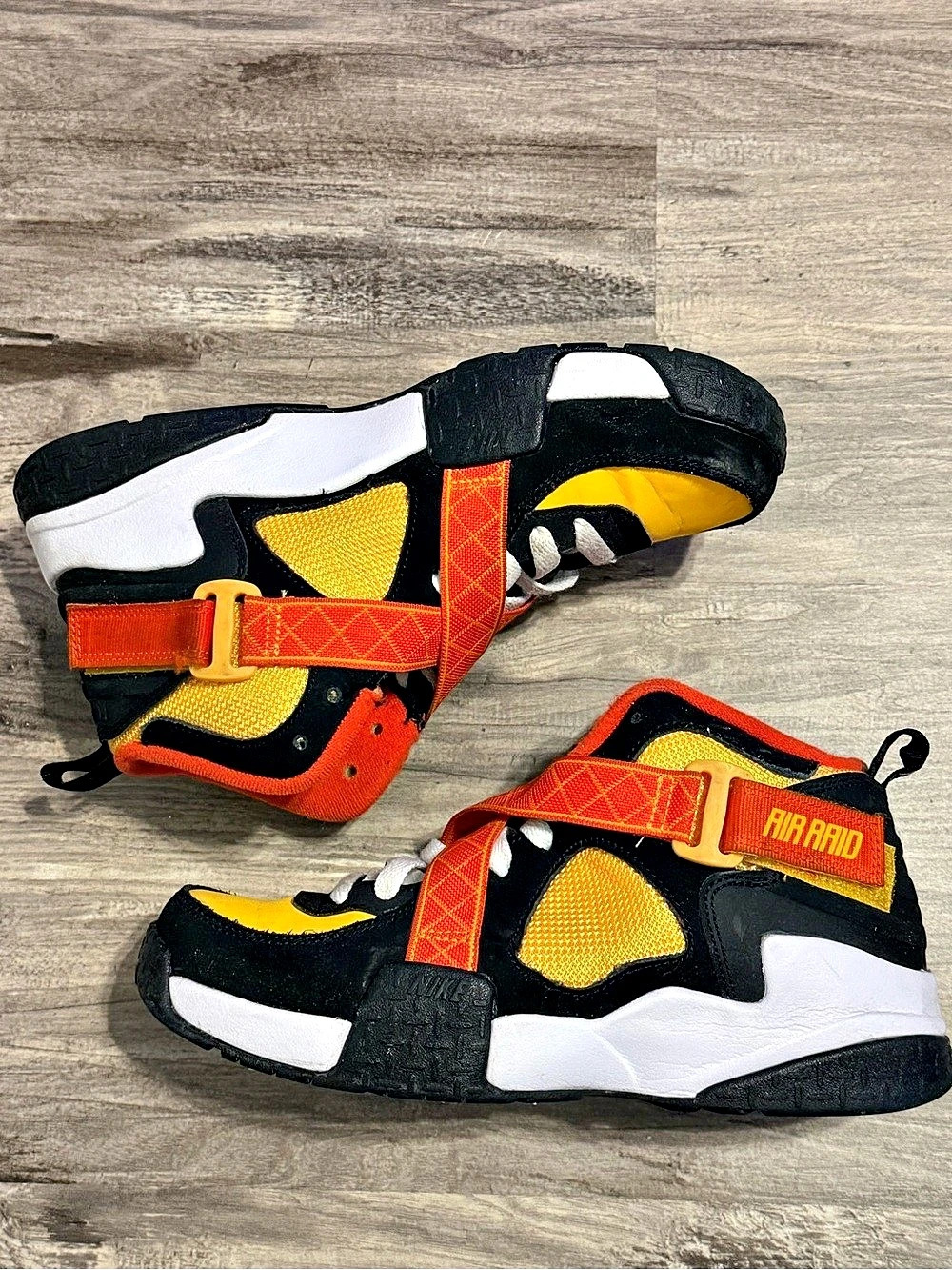 Nike Air Raid "Roswell Rayguns" Kids Sneakers Boys US 6Y Black & Yellow